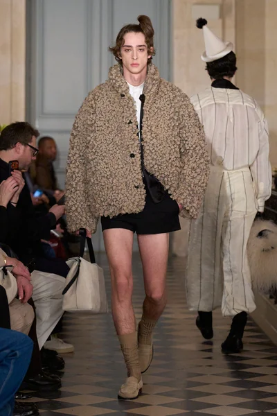 Look 50